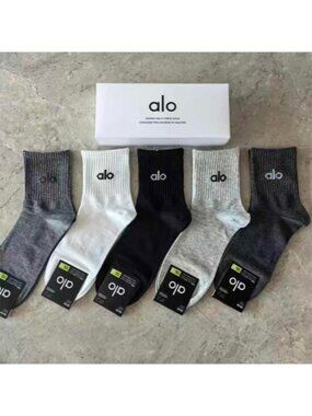 A26- ALO Yoga Men's Heathered Neutral Half-Crew Socks 5-Pair Box Set - NWT